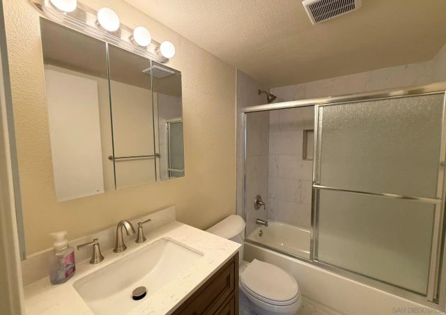 9392 Twin Trails Dr 105, San Diego, CA 92129