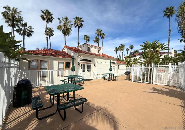 9392 Twin Trails Dr 105, San Diego, CA 92129