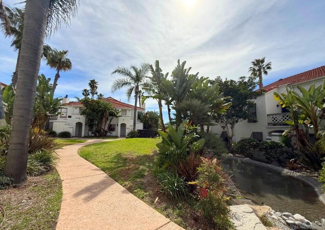 9392 Twin Trails Dr 105, San Diego, CA 92129