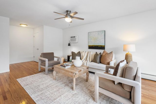 1770 Bryant Avenue S 301, Minneapolis, MN 55403