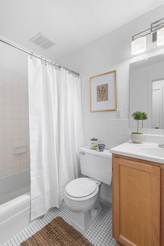 1770 Bryant Avenue S 301, Minneapolis, MN 55403