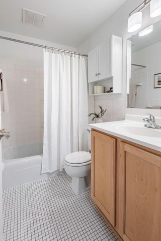 1770 Bryant Avenue S 301, Minneapolis, MN 55403