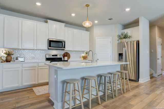 3021 Hess, Schertz, TX 78154