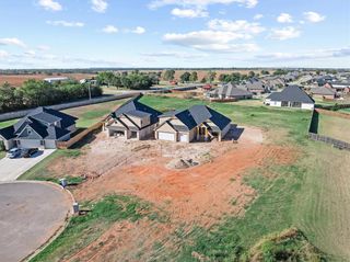 9517 Sultans Water Way, Yukon, OK 73099