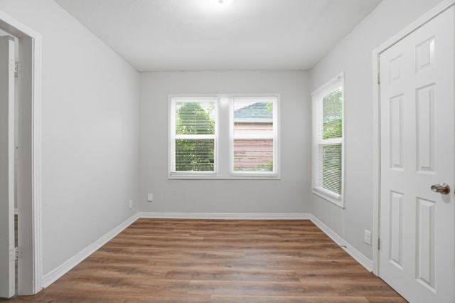 2547 Wilton Avenue, Dallas, TX 75211