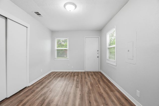 2547 Wilton Avenue, Dallas, TX 75211