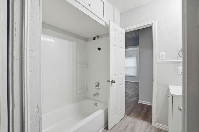 2547 Wilton Avenue, Dallas, TX 75211