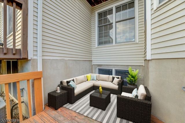 10 Kerri Ln, Lincoln Park Boro, NJ 07035