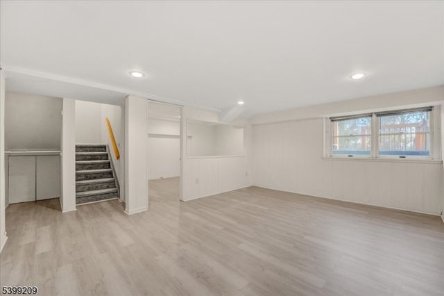 10 Kerri Ln, Lincoln Park Boro, NJ 07035