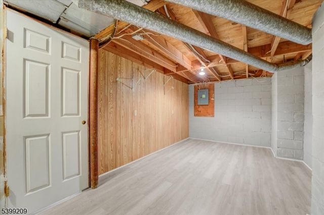 10 Kerri Ln, Lincoln Park Boro, NJ 07035