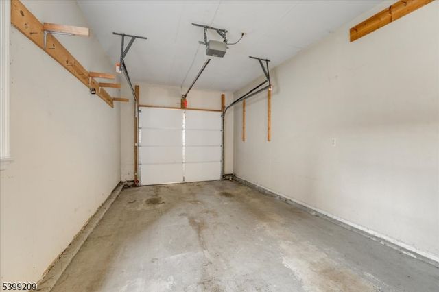 10 Kerri Ln, Lincoln Park Boro, NJ 07035