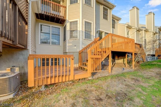 10 Kerri Ln, Lincoln Park Boro, NJ 07035