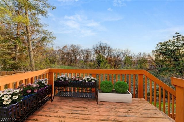 10 Kerri Ln, Lincoln Park Boro, NJ 07035