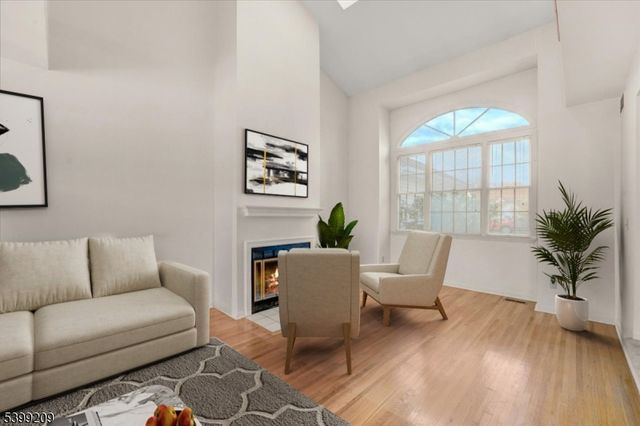 10 Kerri Ln, Lincoln Park Boro, NJ 07035