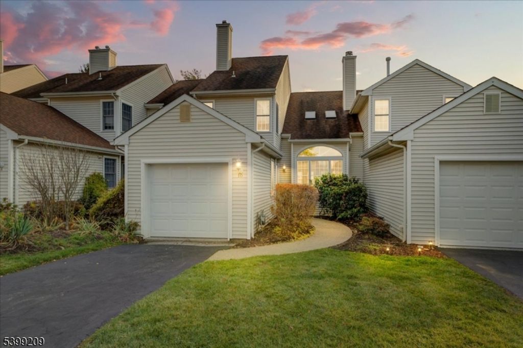 10 Kerri Ln, Lincoln Park Boro, NJ 07035