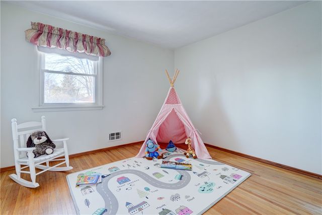 124 Charleswood Drive, Henrietta, NY 14534