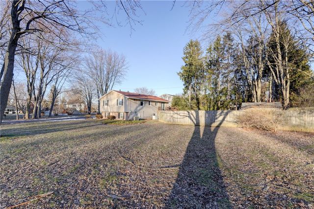 124 Charleswood Drive, Henrietta, NY 14534