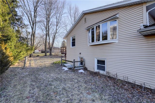 124 Charleswood Drive, Henrietta, NY 14534