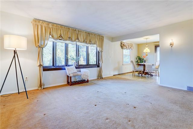 124 Charleswood Drive, Henrietta, NY 14534