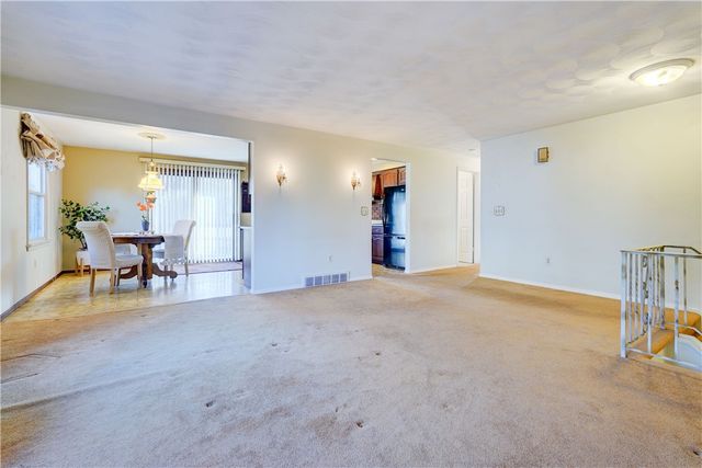 124 Charleswood Drive, Henrietta, NY 14534