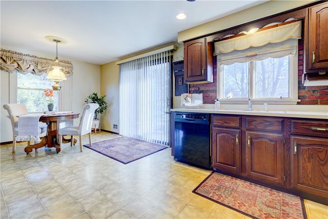 124 Charleswood Drive, Henrietta, NY 14534