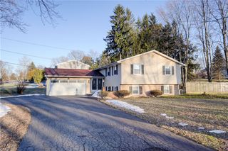 124 Charleswood Drive, Henrietta, NY 14534