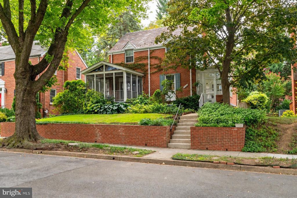 4420 BURLINGTON PL NW, Washington, DC 20016