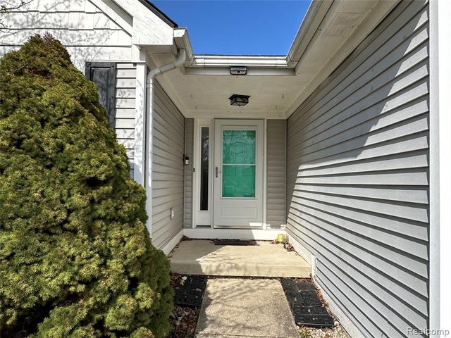 357 Victorian Court, Belleville, MI 48111