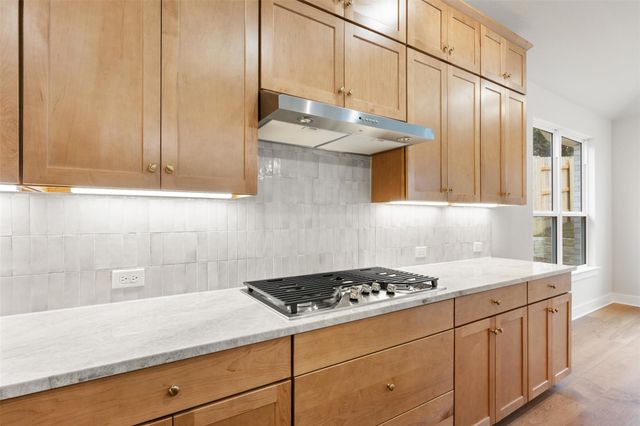 325 Knockout Rose DR, San Marcos, TX 78666