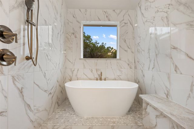 325 Knockout Rose DR, San Marcos, TX 78666