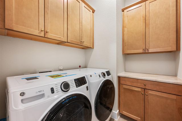 325 Knockout Rose DR, San Marcos, TX 78666