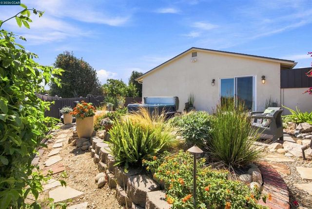 2955 Cornelius Dr, San Pablo, CA 94806