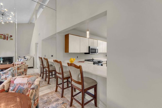 204 Lakecrest Lane, Palm Desert, CA 92260