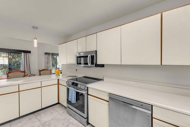 204 Lakecrest Lane, Palm Desert, CA 92260