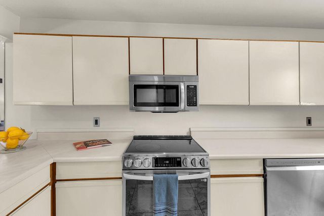 204 Lakecrest Lane, Palm Desert, CA 92260