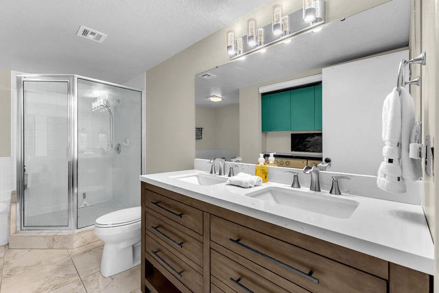 204 Lakecrest Lane, Palm Desert, CA 92260