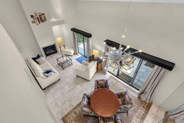 204 Lakecrest Lane, Palm Desert, CA 92260