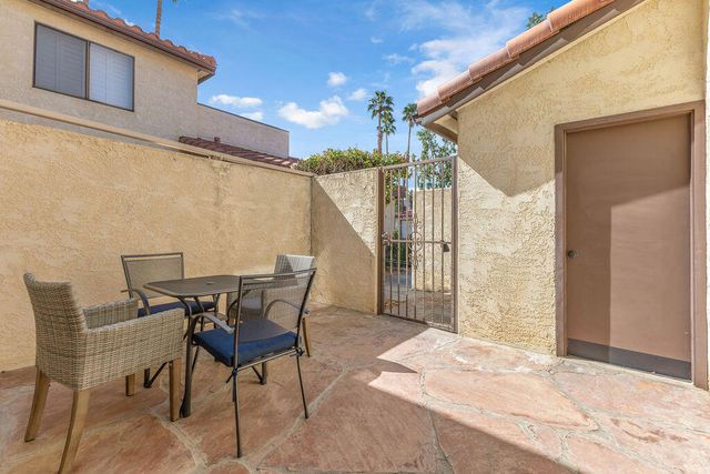 204 Lakecrest Lane, Palm Desert, CA 92260