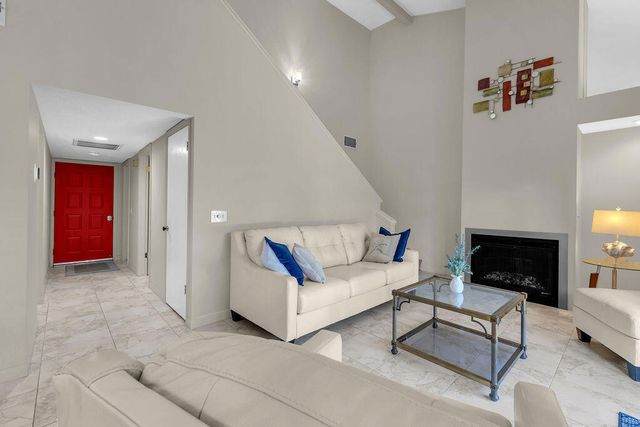 204 Lakecrest Lane, Palm Desert, CA 92260