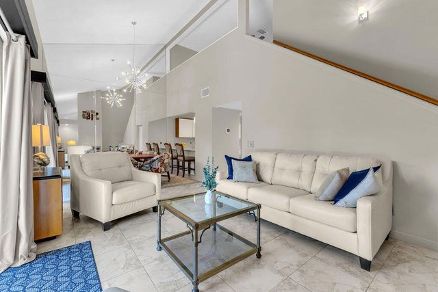 204 Lakecrest Lane, Palm Desert, CA 92260