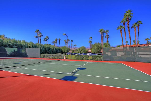 204 Lakecrest Lane, Palm Desert, CA 92260