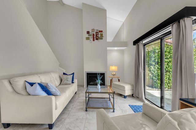 204 Lakecrest Lane, Palm Desert, CA 92260