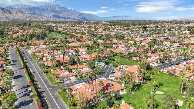 204 Lakecrest Lane, Palm Desert, CA 92260