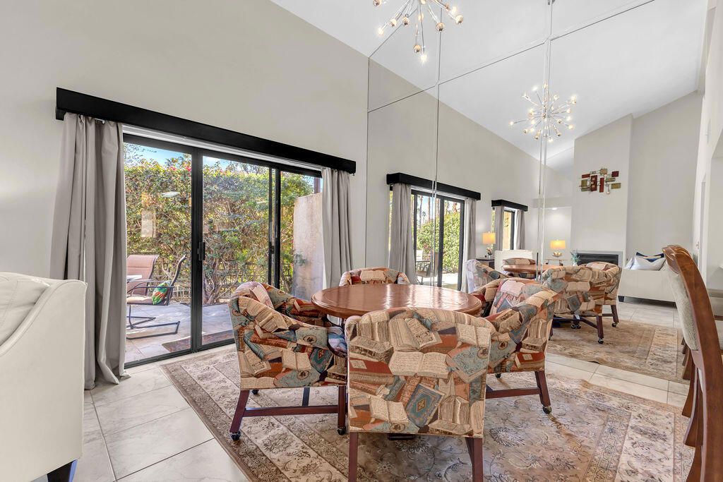 Image 10 of property listing at 204 Lakecrest Lane, Palm Desert, CA 92260