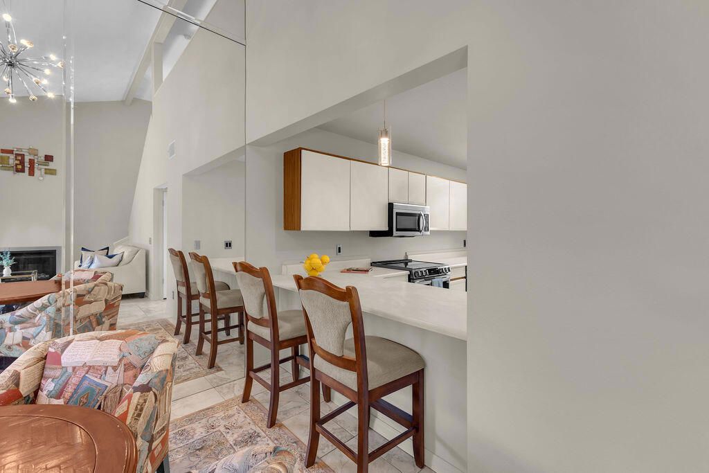 Image 11 of property listing at 204 Lakecrest Lane, Palm Desert, CA 92260