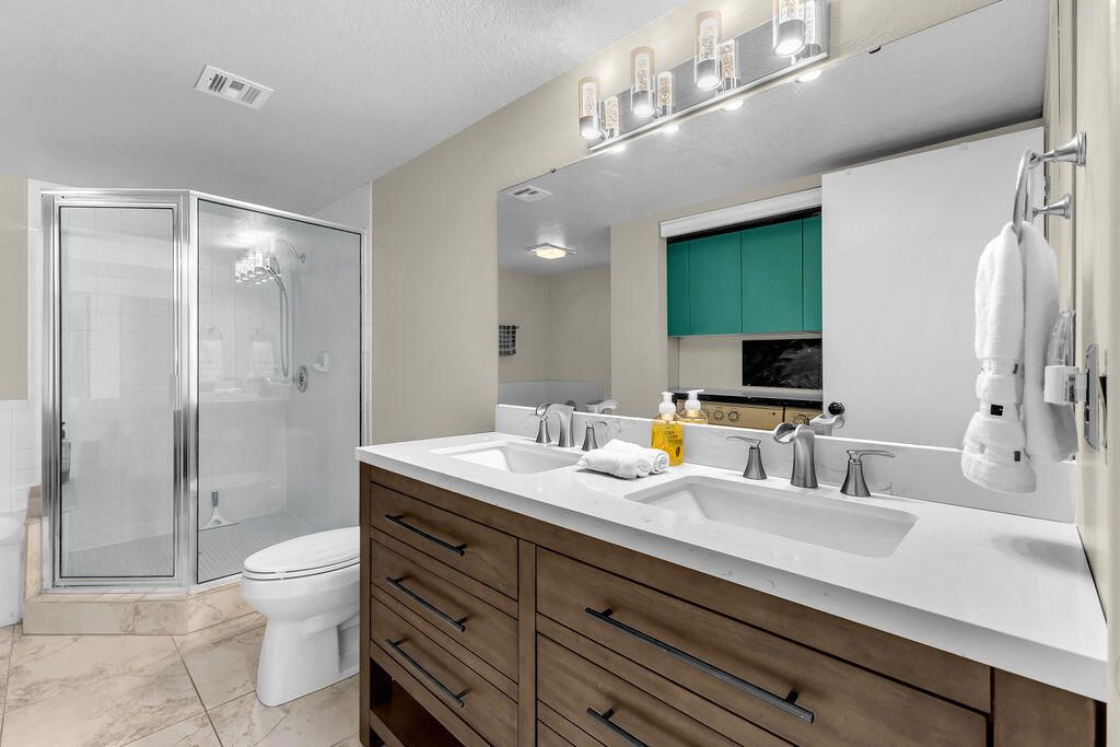 Image 18 of property listing at 204 Lakecrest Lane, Palm Desert, CA 92260