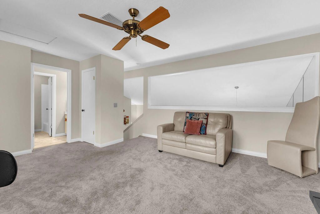 Image 22 of property listing at 204 Lakecrest Lane, Palm Desert, CA 92260