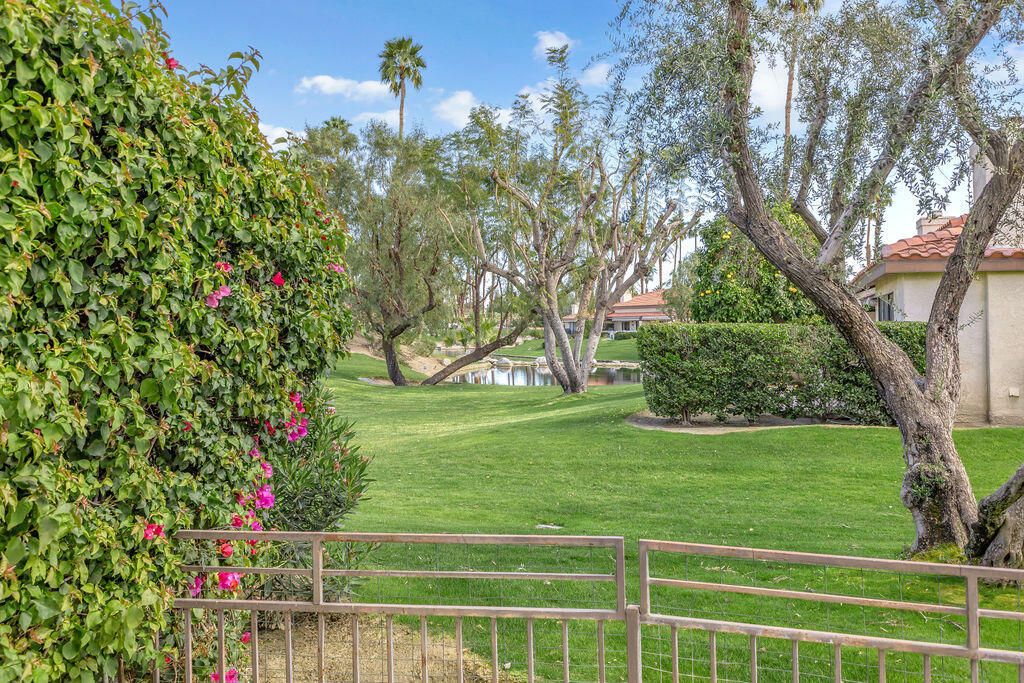 Image 31 of property listing at 204 Lakecrest Lane, Palm Desert, CA 92260