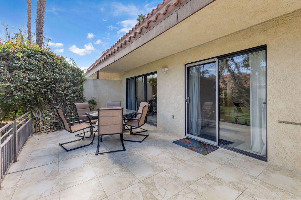 Image 36 of property listing at 204 Lakecrest Lane, Palm Desert, CA 92260