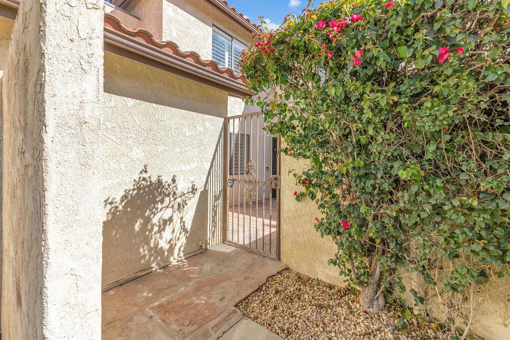 Image 39 of property listing at 204 Lakecrest Lane, Palm Desert, CA 92260